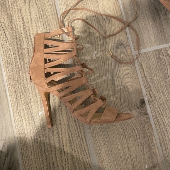 High heels - Picture 2 of 2